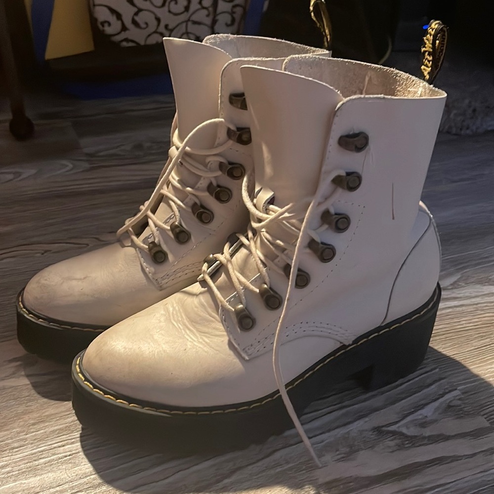 Dr martens Leona boot Womens 7